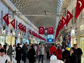 Bursa’da Tarihi Kapalı Çarşı Türk bayraklarıyla donatıldı
