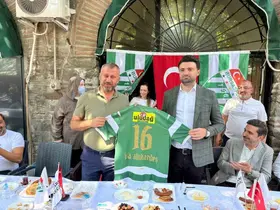 Bursaspor Başkanı Enes Çelik Kapalı Çarşı’da esnafla buluştu
