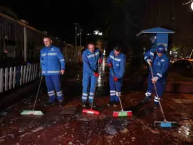 Büyükşehir ekipleri gece boyunca temizlik çalışması gerçekleştirdi
