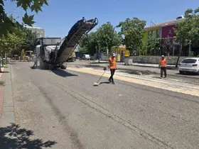 Büyükşehir Siverek merkezinde asfaltlama çalışması yaptı
