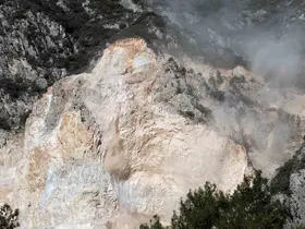 Büyükşehir, turistik mahalledeki taş ocağındaki patlatmalar için harekete geçti
