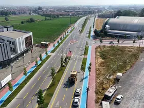 Büyükşehir, yol çizgilerini yenileyerek güvenli ulaşımı güçlendiriyor
