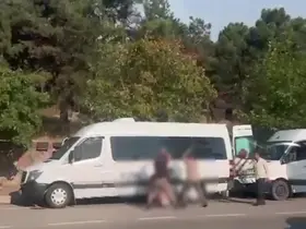Cadde ortasında dehşet anları: Demir sopalarla darp ettiler

