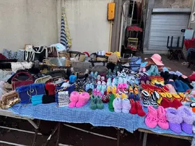 Cam kemik hastası oğluna akülü araç alabilmek için örgü örüyor
