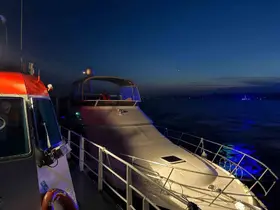 Çanakkale Boğazı’nda içinde 2 kişinin bulunduğu sürüklenen tekne kurtarıldı
