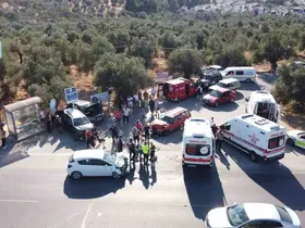 Çanakkale-İzmir karayolunda can pazarı: 4 aracın karıştığı kazada 4 kişi yaralandı
