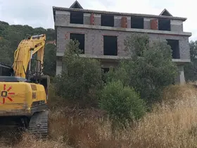 Çanakkale’de 11 kaçak yapı yıkıldı
