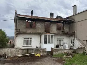 Çanakkale’de baca yangını çatıyı küle çevirdi
