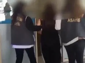Çanakkale’de evlilik vaadiyle 800 bin TL dolandıran şüpheli kaçtığı sırada Erzurum’da yakalandı

