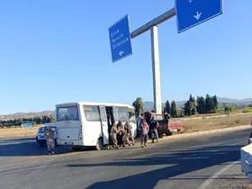 Çanakkale’de işçi minibüs ile hafif ticari araç çarpıştı, kaza ucuz atlatıldı
