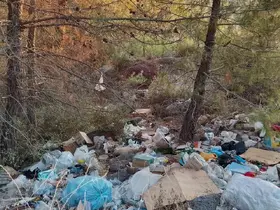 Çanakkale’de ormanlık alanlar çöpten geçilmiyor
