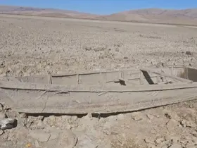 Çavuşçu Gölü kurudu, çatlamış toprağa dönüştü
