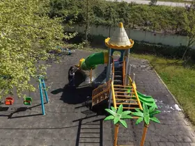 Çayırova’da parkların oyun grupları yıkanıyor
