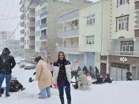 Çermik’te karın yağışına en çok çocuklar sevindi
