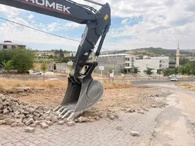 Çermik’te yol yapımı gecikti başkan özür diledi
