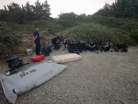 Çeşme’de 16 düzensiz göçmen yakalandı
