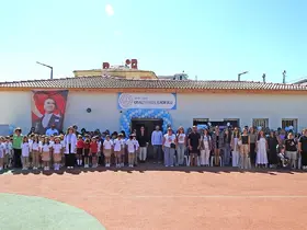 Çeşme’de İlköğretim Haftası yenilenen 16 Eylül İlkokulu’nda kutlandı
