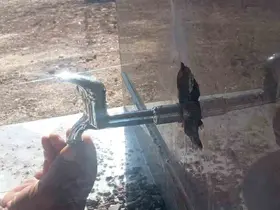 Çeşmenin muslukları çalındı
