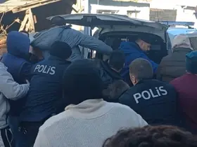 Cezaevinden kaçan mahkum mahalleyi birbirine kattı
