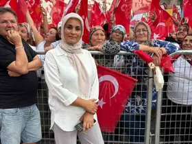 CHP Aksu Kadın Kolları Başkanı Menzil Çakmak görevinden istifa etti
