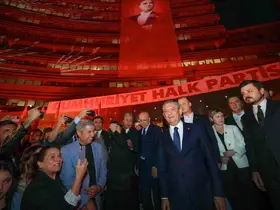 CHP Genel Başkanı Özel: "Benim İl Başkanım yanımdadır, Özgür Çelik’tir"
