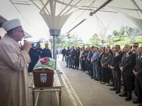 CHP Genel Başkanı Özel, gazeteci Yıldırım’ın cenaze törenine katıldı
