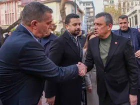 CHP Genel Başkanı Özel, Şehzadeler Belediyesini ziyaret etti
