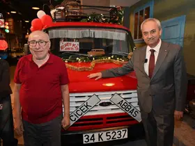 Çiçek Abbas, yıllar sonra minibüsüyle buluştu
