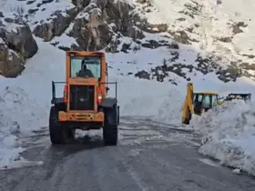 Çığın düştüğü Şırnak-Hakkari yolu ulaşıma açıldı
