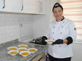 Cizre’de kursiyer kadınlar ADEM’de tescilli "Bırınczer" tatlısını öğreniyor
