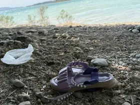 Çocuğunun terliğini almak için suya girdi, boğulup hayatını kaybetti
