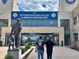 Çocuk müstehcenligi suçundan aranan şahsı polis yakaladı
