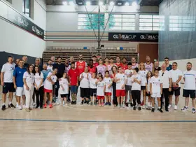 Corendon Turizm Grubu ve ZİÇEV çocukları, A. Efes antrenmanını ziyaret etti
