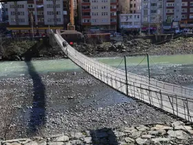 Çoruh Nehri üzerindeki asma köprüler tarihe meydan okuyor
