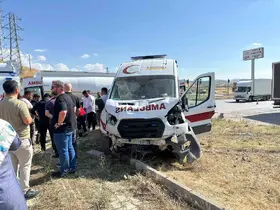 Çorum’da ambulans ile cip çarpıştı: 5 yaralı
