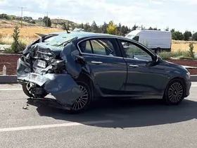 Çorum’da tır ile çarpışan otomobil kullanılmaz hale geldi
