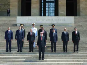Cumhurbaşkanı Erdoğan başkanlığındaki YAŞ üyeleri Anıtkabir’i ziyaret etti
