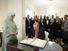 Cumhurbaşkanı Erdoğan, Blair House çalışanlarıyla hatıra fotoğrafı çektirdi
