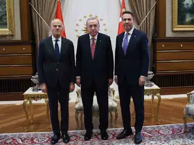 Cumhurbaşkanı Erdoğan, İtalya Milli Hidrokarbon Ajansı Başkanı Descalzi’yi kabul etti
