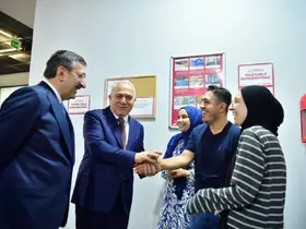 Cumhurbaşkanı Yardımcısı Cevdet Yılmaz, Fatih Merkez Kütüphanesi’ni ziyaret etti