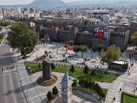 Cumhuriyet Meydanı’nın çehresi değişiyor
