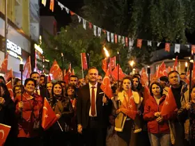 Cumhuriyetin 102. yaşı Çivril’de fener alayı ve konserle kutlandı
