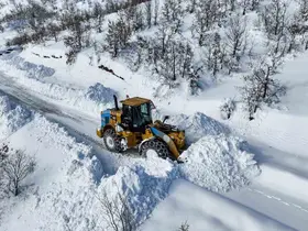 Çüngüş’te bin 500 metre rakımda yollar kardan temizleniyor
