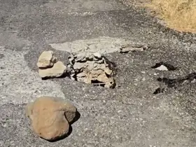 Çüngüş’te bozulan yol tehlike saçıyor
