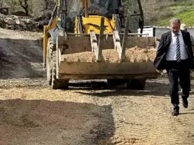 Çüngüş’te yol yapım çalışmaları devam ediyor
