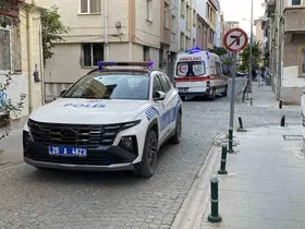 Daireden yayılan ağır koku ekipleri harekete geçirdi
