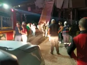 Damperi açılan kamyon kömür bandına, arkadan gelen araç da kamyona çarptı: 5 yaralı
