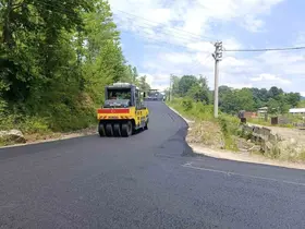 Darıyeri Hasanbey Köyü’nde sıcak asfalt çalışmaları tamamlandı
