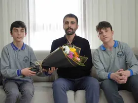 DEAŞ operasyonunda ağır yaralanmıştı: Bayburtlu kahraman komisere öğrencilerden Polis Haftası sürprizi
