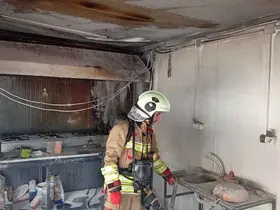 Defne’de iş yeri alevlere teslim oldu
